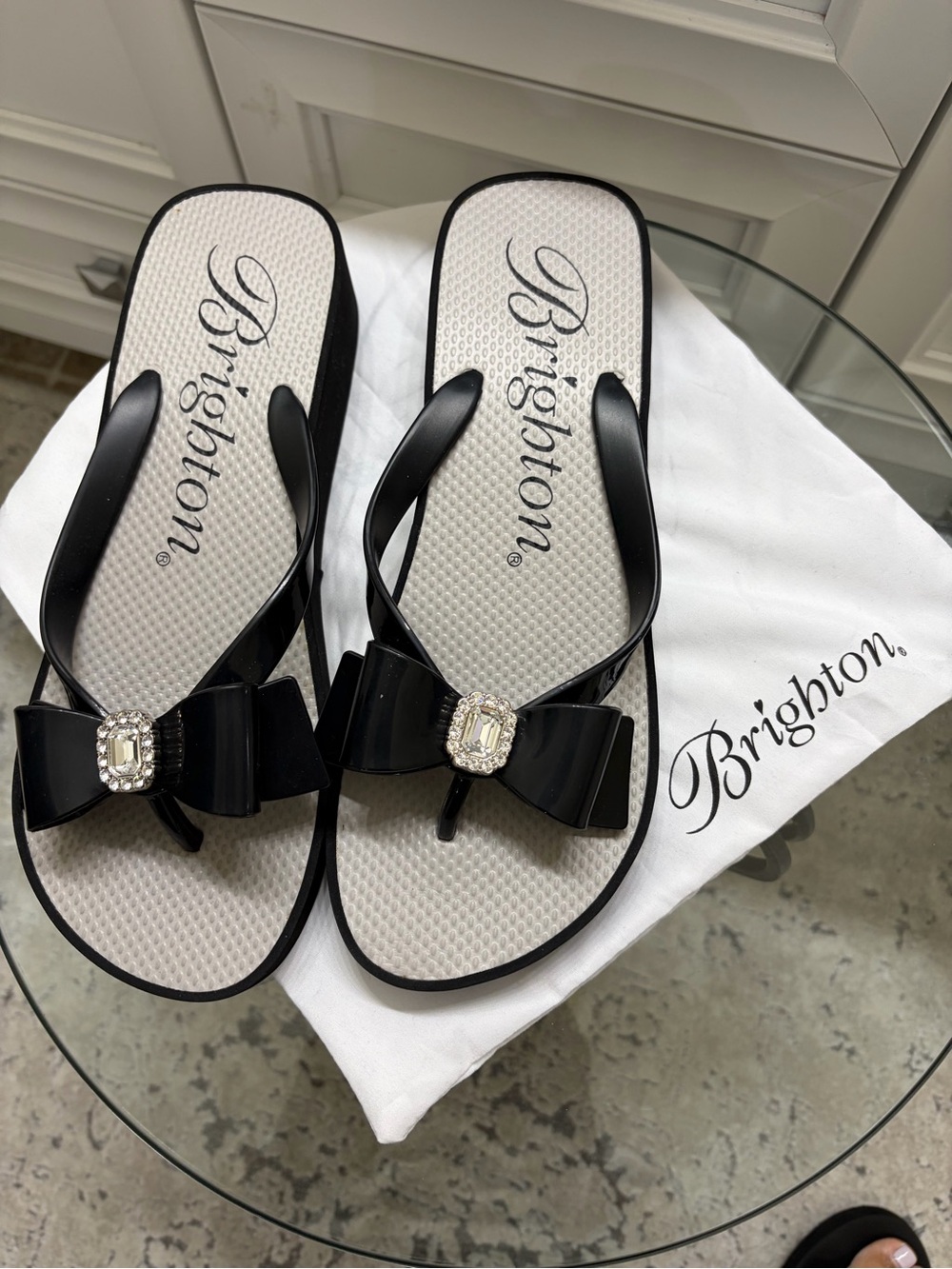 NWOT Brighton Black Bow Rhinestone Flip Flops Size 9 Includes Dust Bag